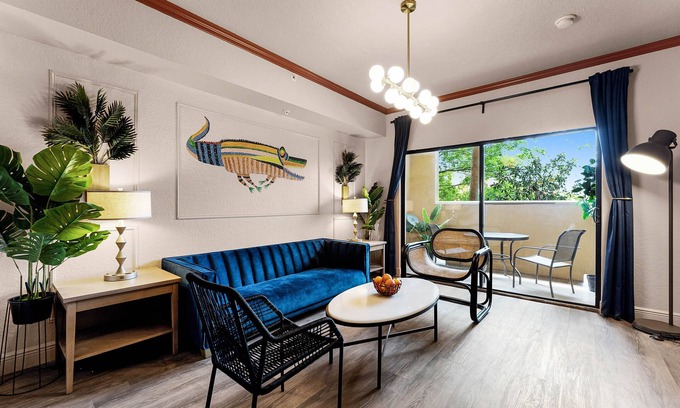 Florida Central Atlantic Coast Condo | Designer Corner Suite 3 Br/2Ba - Disney, Seaworld, Universal & Convention Center