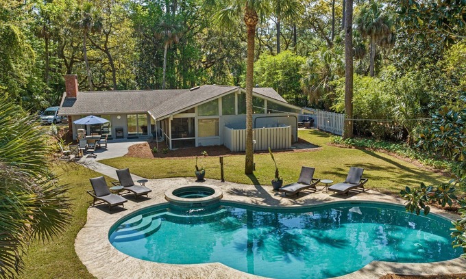 Sea Pines House | Designer Decorated ~ Golf Course Views ~ LARGE Private Pool & Spa ~ 28 Woodbine Pl