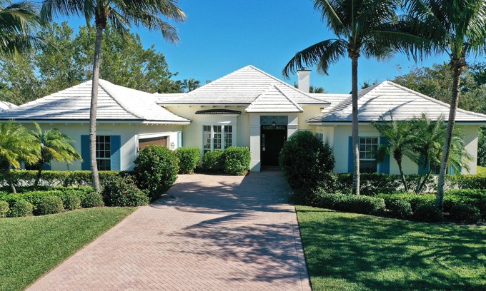 South Beach House | Designer Decorated Home, Spring/Summer discount for booking Early!