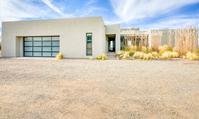 Santa Fe House | Designer desert stay on 45 acres with grand views, patio, soaking tub & W/D