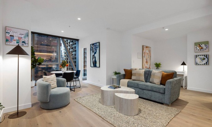Melbourne Central Business District Apartment | Designer Elegant CBD Retreat