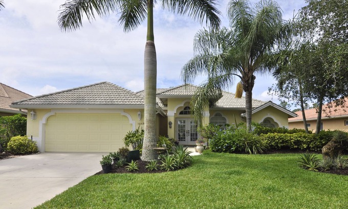 Central Naples House | Designer Furnished Lakefront Home In Briarwood Development
