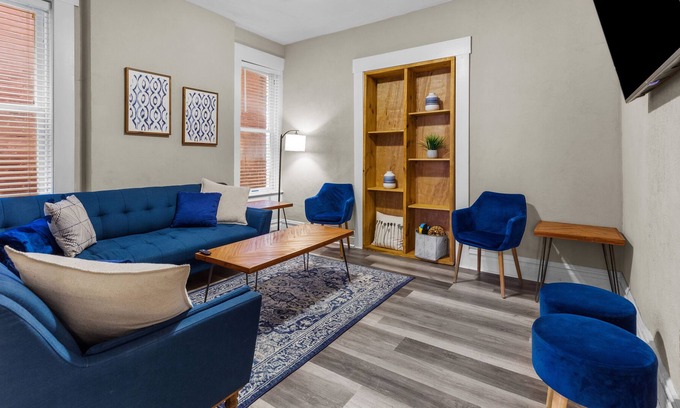 Shaw House | Designer Home in Shaw | RIGHT SIDE | JZ Vacation Rentals