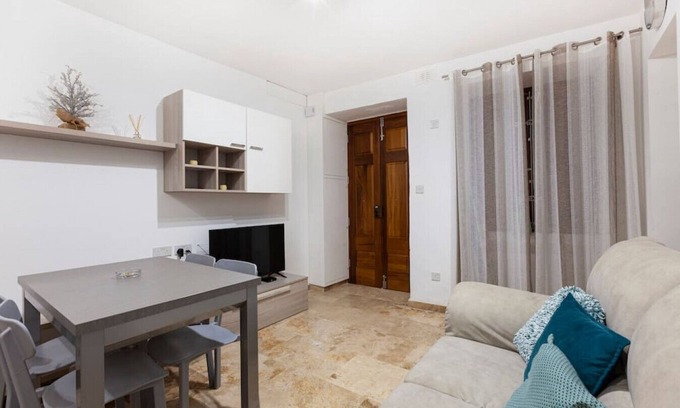 Valletta Apartment | Designer HOME with COMFY SOFA in central Valletta