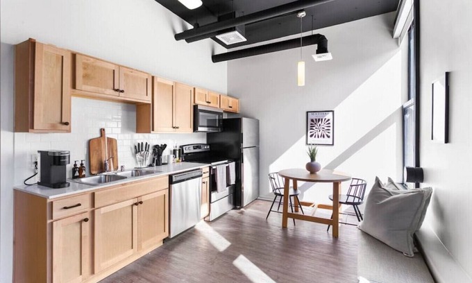 Downtown Spokane Apartment | Designer Loft Downtown with WiFi 210
