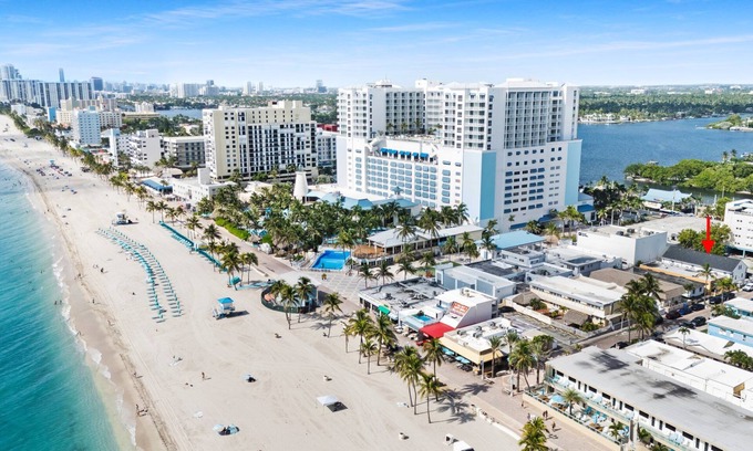 Hollywood Apartment | Designer Loft in Hollywood Beach Unit # 1