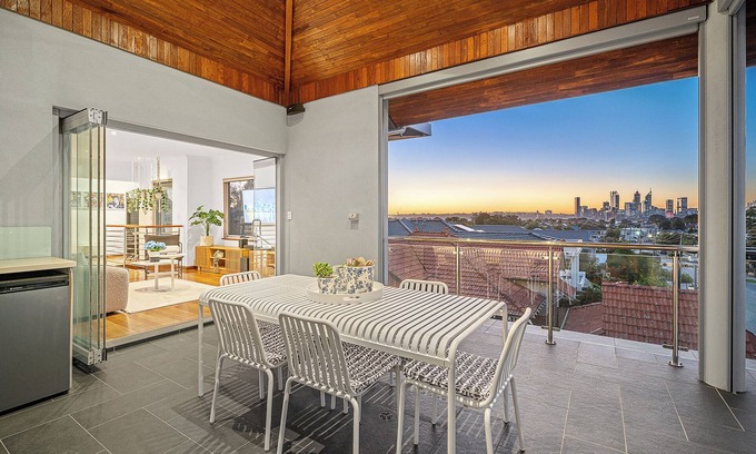 South Perth House | Designer Luxury 3BRD - Epic Views - South Perth
