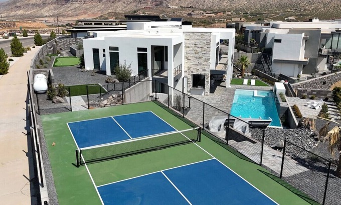 Hurricane House | Designer Oasis ~ Golf ~ Pool ~Theater