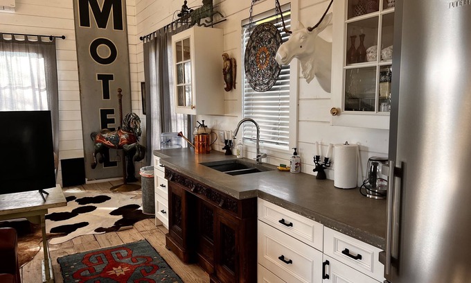 Santa Ynez House | Designer one bedroom and loft stay amongst a working horse ranch.