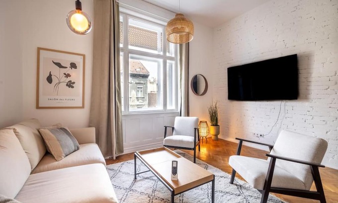 Erzsebetvaros Apartment | Designer Two Bedroom Apartment