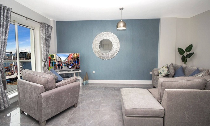 Galway City Centre Apartment | DESIGNER WATERFRONT 3 bedroom duplex. Sleeps 6