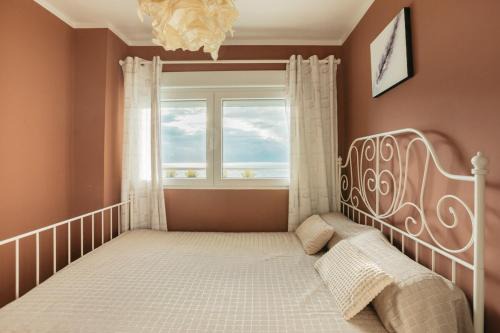 Faro de Cullera Apartment | Despierta Frente al Mar Escapada Romántica Ideal