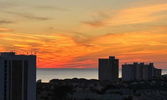 Destin Condo | Destin 3-br Condo Steps to Beach! August Discounts Book Now!