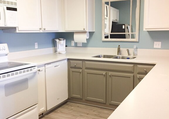 Crystal Beach Condo | Destin Dawghouse in Destin