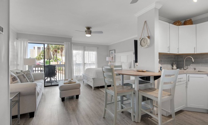 Holiday Isle Apartment | Destin Studio Condo, Completely Remodeled, Full Kitchen, Patio, Steps to Beach