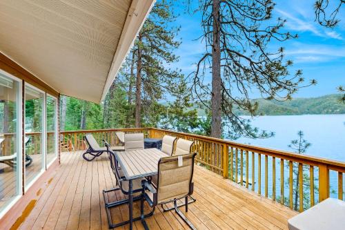 Loon Lake House | Destination Deer Lake