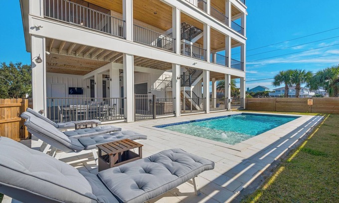 Toilla Segunda House | Destination Perfection 🌴 Luxury Beach Home w Pool + Elevator + Rooftop Views