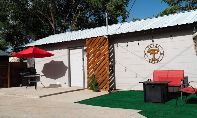 Lubbock House | Destination Red Raiderland-Walking Distance to TTU