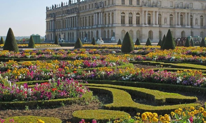 Notre-Dame Apartment | Destination Versailles