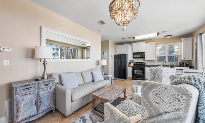 Fort Walton Beach - Destin House | Destiny Beach Villas - Gulf Views, Steps to beach, Free Beach Service