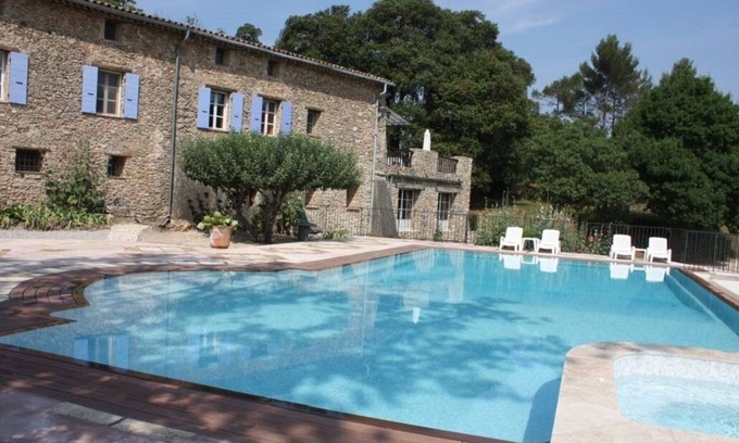 Signes Apartment | Detached 2-bedroom apartment in charming building, swimming pool and terrace