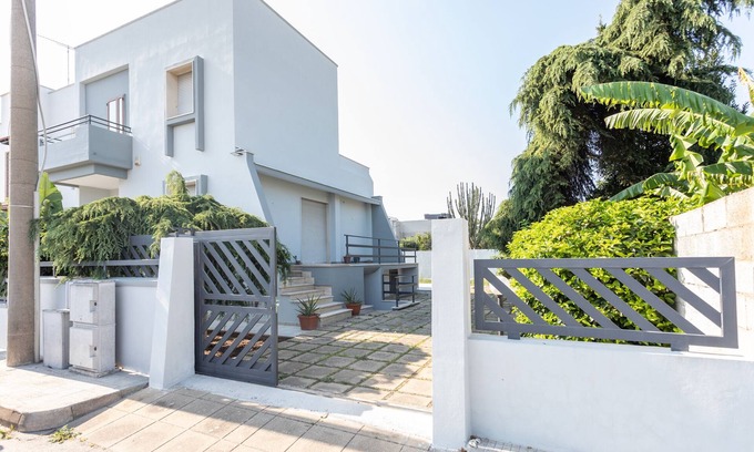 Castromediano Apartment | Detached apartment surrounded by greenery, in the quietness a stone's throw from the center