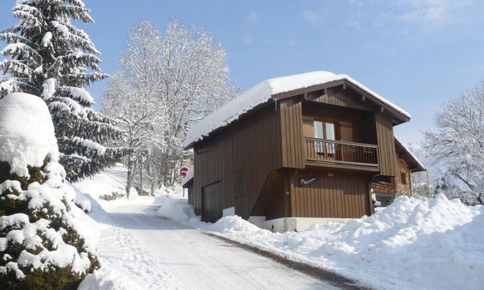 La Clusaz Ski Chalet | Detached chalet for 4 people, near village, ski slopes, swimming pool and spa 2 minutes away