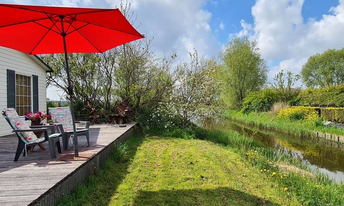 Hensbroek Ski Chalet | Detached chalet with beautiful terrace, near Alkmaar