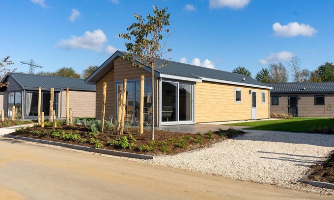 Linden House | Detached chalet with three bedrooms, one bathroom and a dishwasher