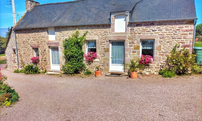 Plevenon House | Detached character house, courtyard and garden located 600 m from shops.