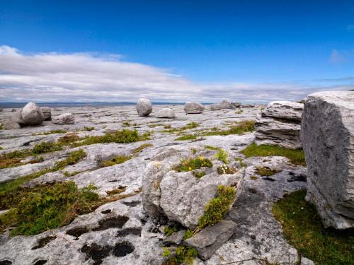 Ballyconneely House | Detached cottage overlooking lake in Connemara