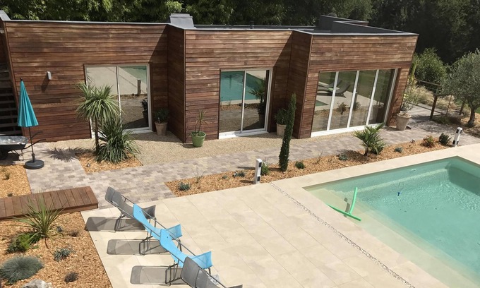 Nantes Nord House | detached cottage with landscaped nature park