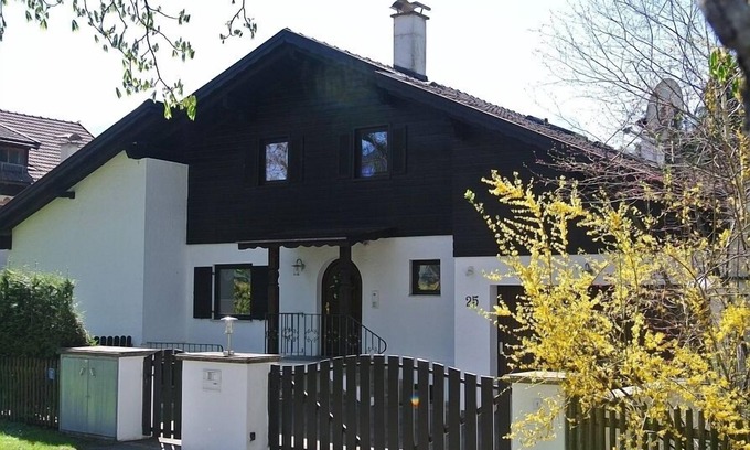 Sonnenbichl House | Detached cottage in a fantastic location in Garmisch-Partenkichen