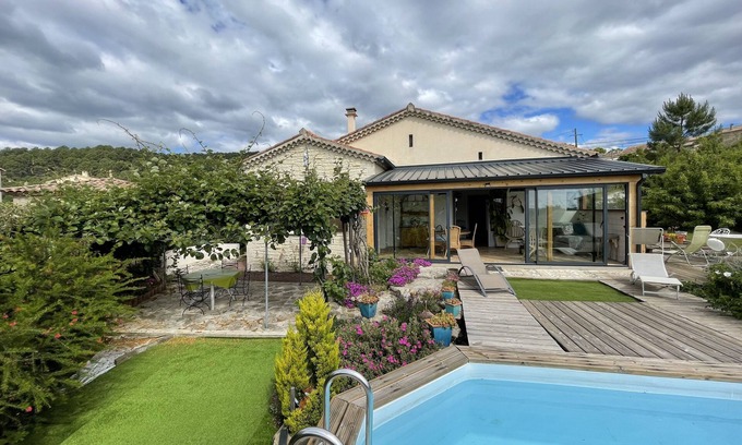 Saint-Paul-le-Jeune House | Detached house with 1200m² walled garden