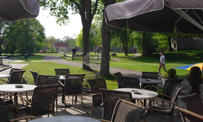 Westerbork House | Detached holiday home with WiFi, 20 km from Assen
