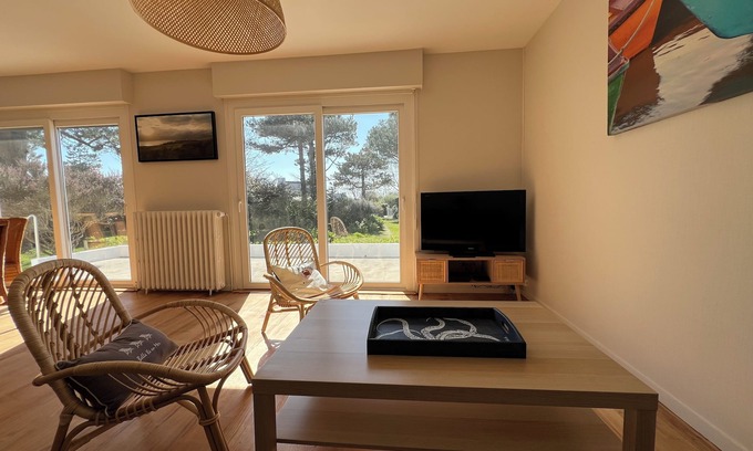 Bangor House | Detached house 3 * with large garden close to beaches and town WIFI.