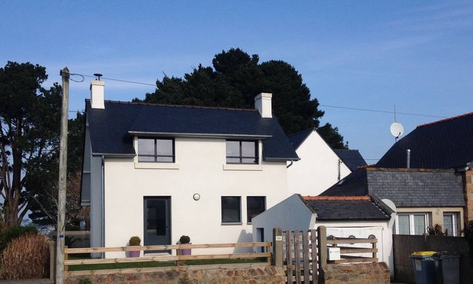 Tregastel House | Detached House at the water's edge