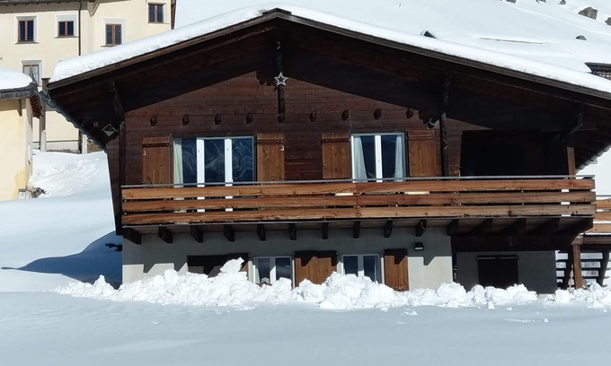 Bivio House | Detached house on the river within walking distance of the village and ski lifts