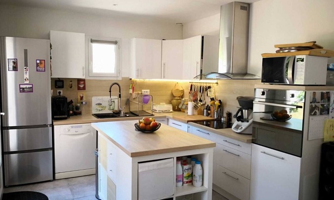 Sollies-Toucas House | Detached house with private garden and above ground pool