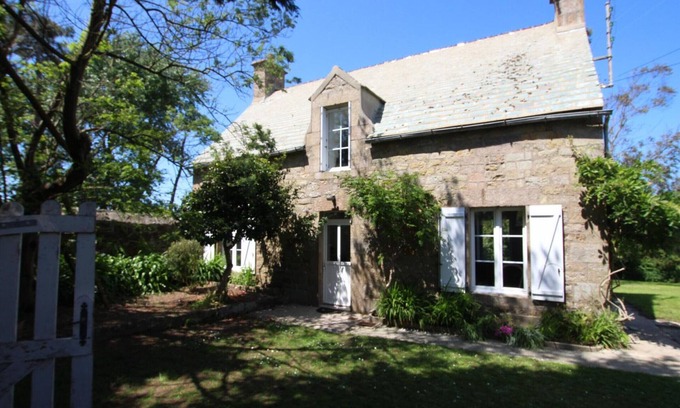 Fermanville Cottage | Detached house with enclosed garden in Fermanville, pets allowed, parking and Wi-Fi