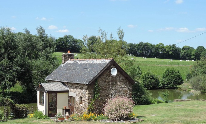 La Doree Cottage | Detached Lakeside Stone Cottage Set In Rural Countryside