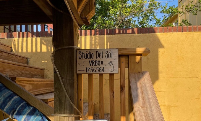 Pensacola Beach Apartment | Detached Luxury Studio on Pensacola Beach 2 mins walk to the Gulf.