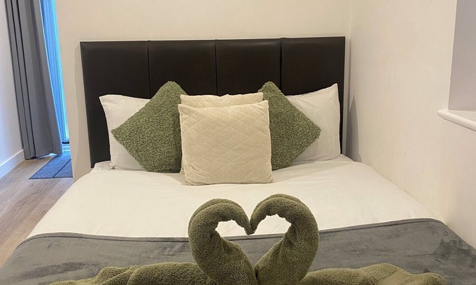 Banstead House | Detached Studio near Croydon