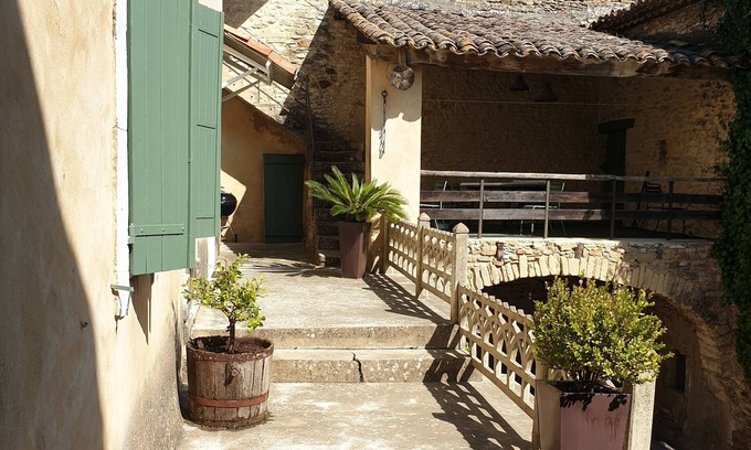 Saint-Pons-la-Calm House | Detached village house with courtyard