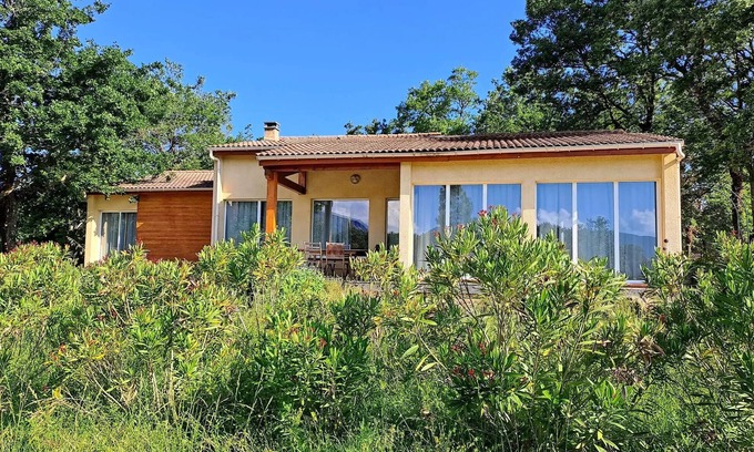 Quillan Villa | Detached villa, 2 bathrooms + air conditioning, sleeps 7