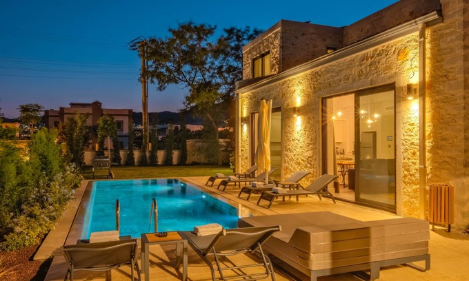 Yalı Villa | Detached Villa with Private Pool 5 min to the Beach and City Centre