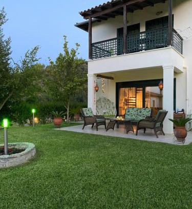 Haniotis House | Detached Villa with Sea View