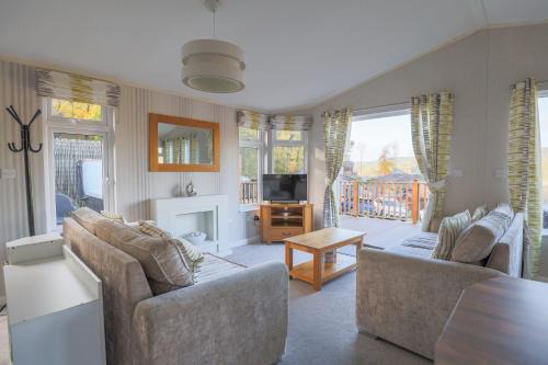 Liverton Apartment | Devon Bliss - Pool View Lodge - Spa Resort in Devon