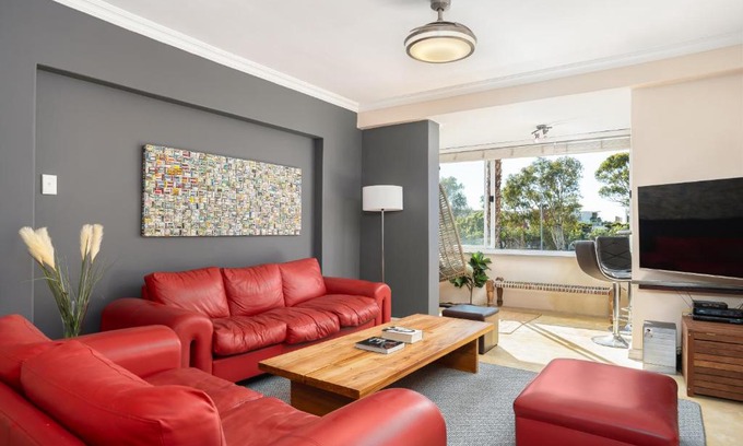 Three Anchor Bay Apartment | Devonshire Apartment