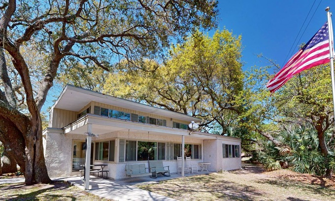 Jekyll Island House | DEWEY-DEEHS JEKYLL HOUSE 5 bedrooms, 4 baths